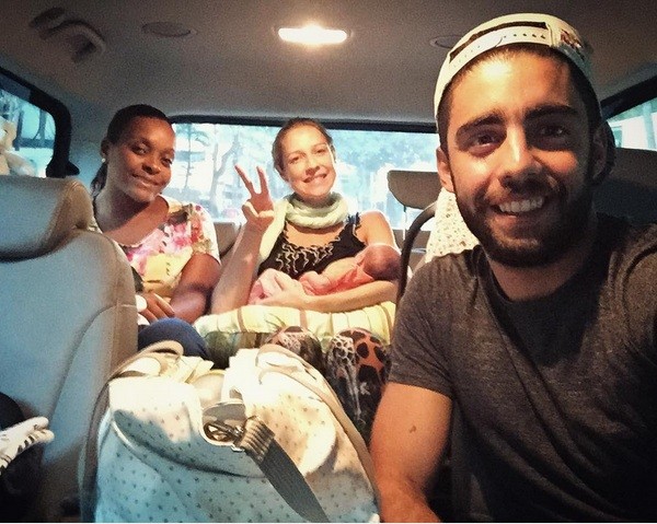 Pedro Scooby e Luana Piovani levaram os bebês ao pediatra (Foto: Reprodução/Instagram)