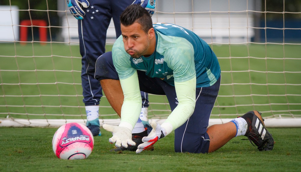 Pendurado, Fábio não se preocupa em ficar fora de decisões: Nem penso