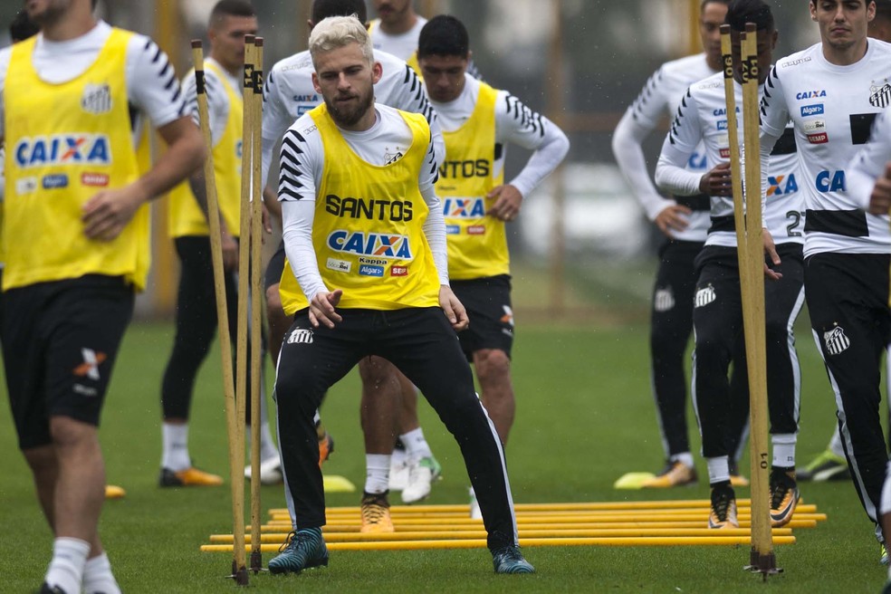 Lucas Lima pode receber até auxílio psicológico se não mudar seu comportamento em campo (Foto: Ivan Storti/Santos FC)