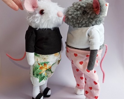 Artesã cria casal de ratos de tecido, chama de 'leptospilove' e faz sucesso no Twitter
