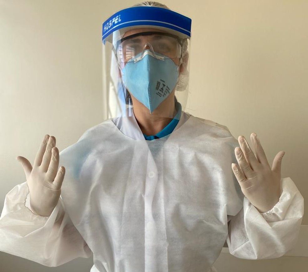 Luciana atua como enfermeira e atende pacientes com sintomas respirat&oacute;rios em Rio Preto &mdash; Foto: Arquivo Pessoal
