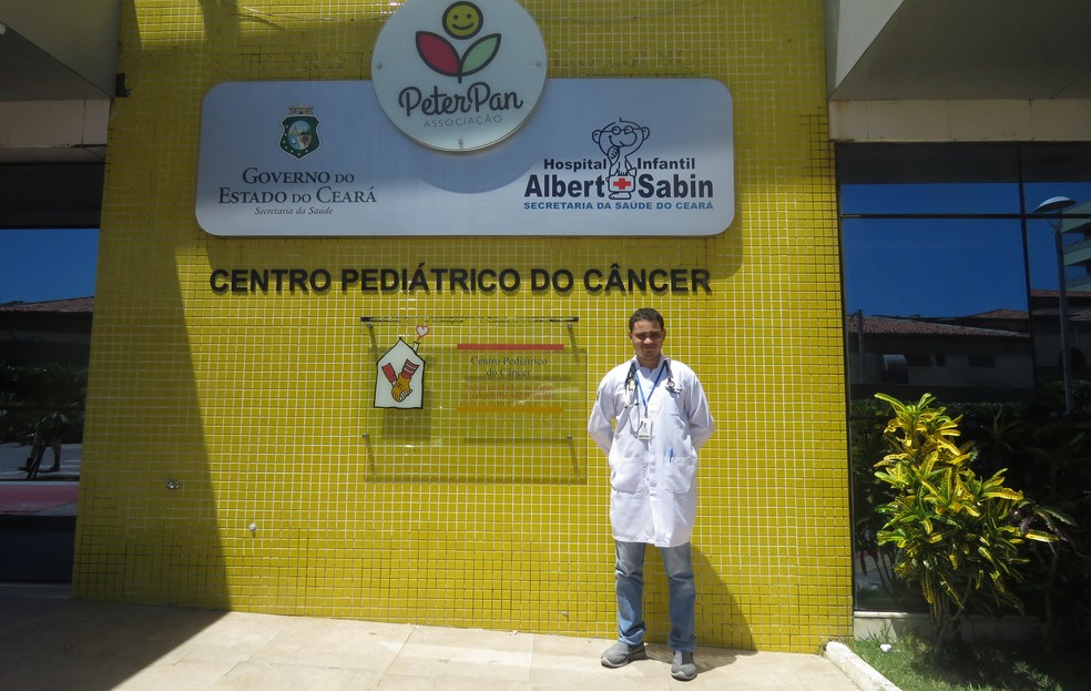 Estudantes de Medicina é residente no mesmo locla onde se curou de leucemia — Foto: Associação Peter Pan/Divulgação