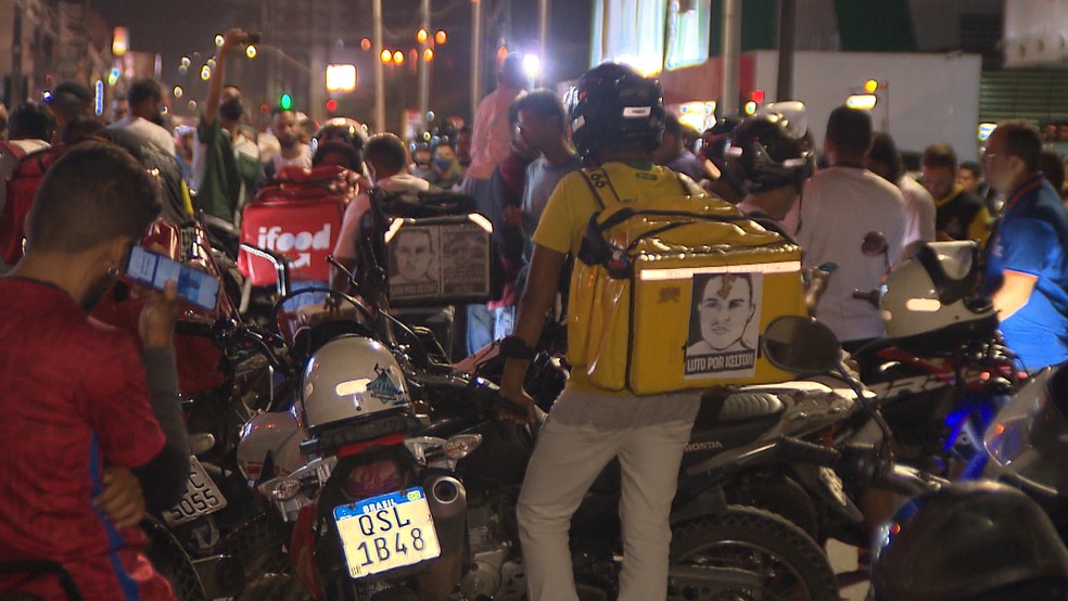 Protesto de motoboys em João Pessoa fechou o trânsito  — Foto: TV Cabo Branco/Divulgação