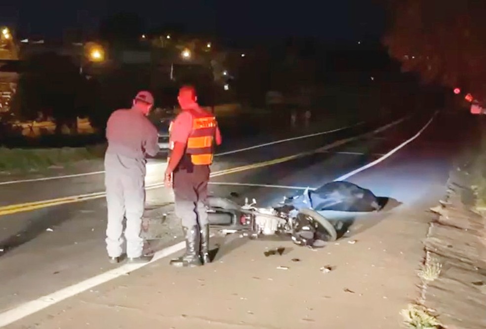Motociclista atropela animal solto e morre em vicinal de Lins — Foto: NovaTV/Divulgação