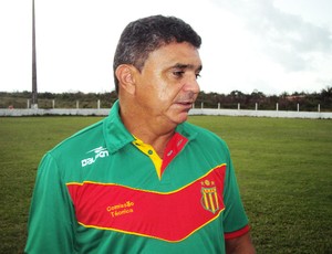 Flávio Araújo com dez jogos sem peder é o técnico com maior invencibilidade no Estadual (Foto: Afonso Diniz/Globoesporte.com)