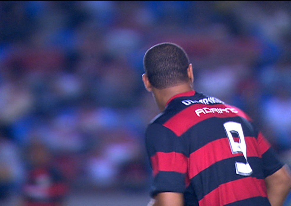 Adriano com a camisa 9 do Flamengo — Foto: Arquivo