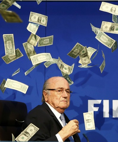 Protesto Fifa Joseph Blatter dinheiro (Foto: Reuters)
