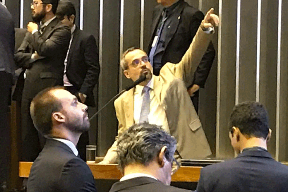 O ministro da Educação, Abraham Weintraub, durante exposição aos deputados no plenário da Câmara — Foto: Fernanda Calgaro / G1