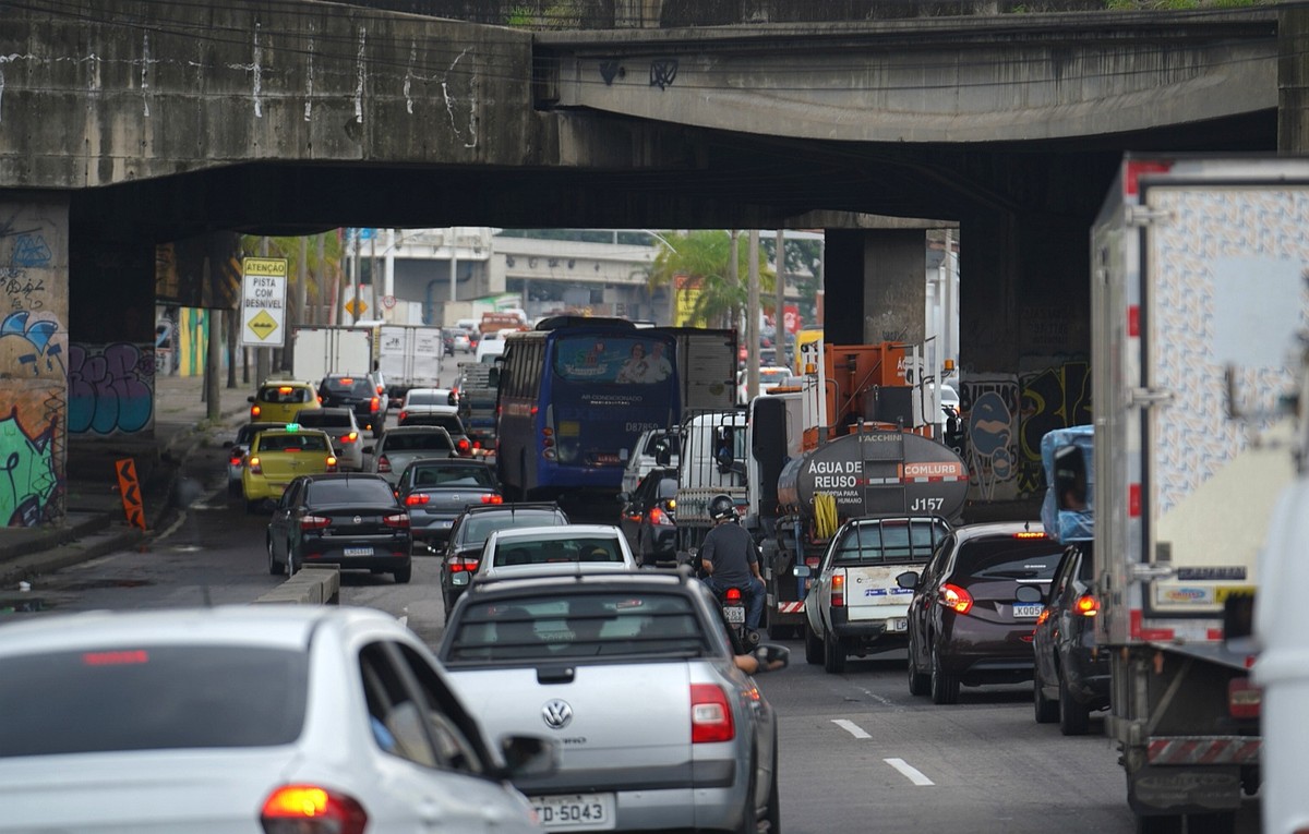 Rio tem trânsito intenso na saída para o feriadão | Rio de Janeiro | G1