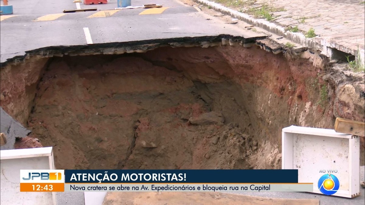 Cratera Se Abre Em Avenida De João Pessoa Após Rompimento Na Rede De 1857