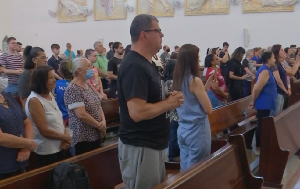 Paróquia de Bauru recebe peregrinação nacional das Relíquias de Santa Teresinha — Foto: TV TEM