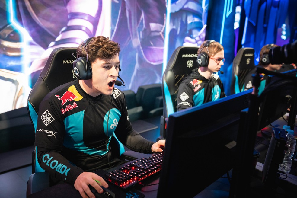 Cloud9 fez história ao se garantir na próxima fase — Foto: Divulgação/Riot Games