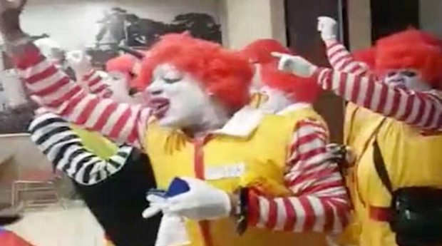Mascotes do McDonald's invadiram Burger King nos EUA (Foto: Divulgação)