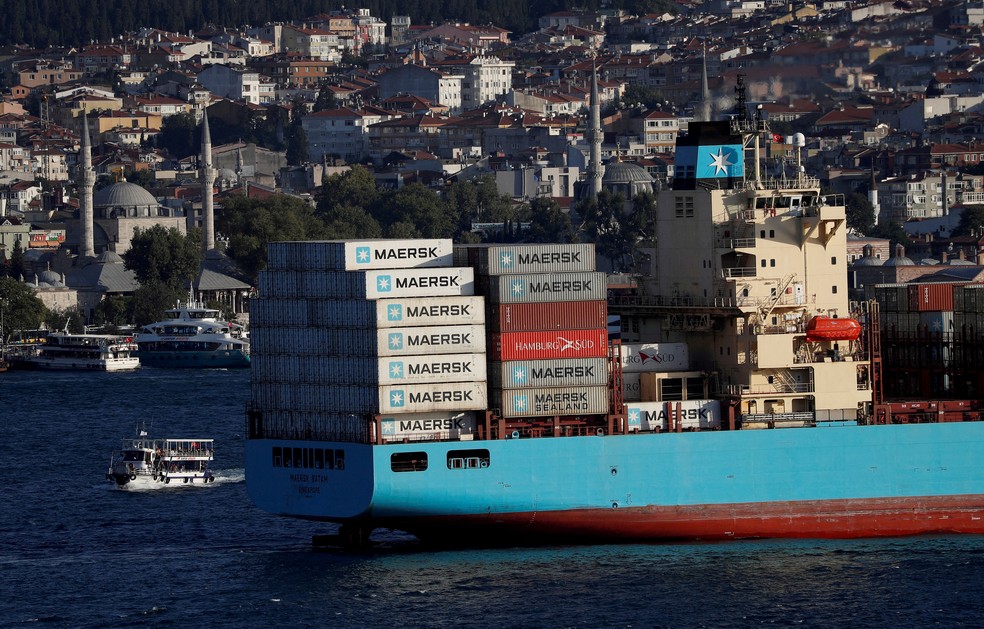 Navio de contêineres da Maersk em Istambul, em imagem de 2018 — Foto: Murad Sezer/Reuters