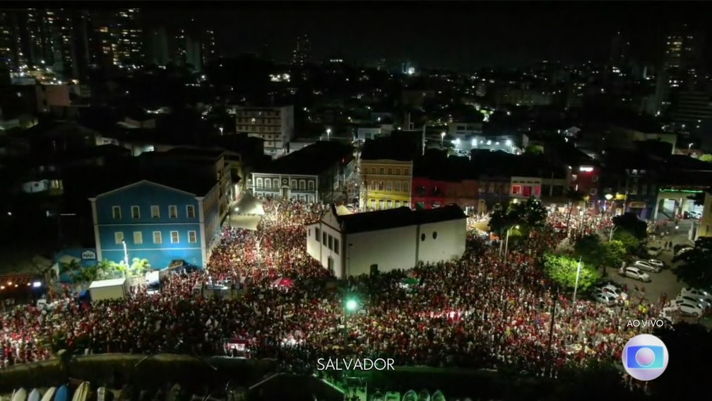 Em Salvador (BA) também teve celebração para comemorar a vitória de Lula (PT). — Foto: Reprodução/ TV Globo