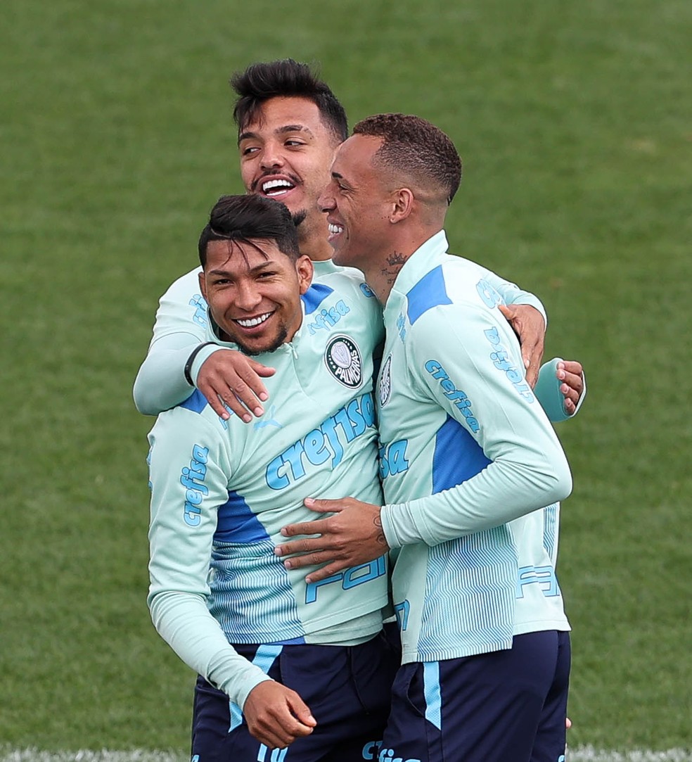 Rony, Breno Lopes e Gabriel Menino no treino do Palmeiras — Foto: Cesar Greco / Ag Palmeiras