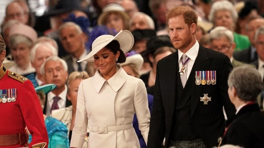 Príncipe Harry e Meghan Markle recebem pedido para deixar residência no Reino Unido
