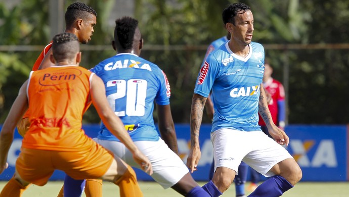 Deivid relaciona 22 jogadores com Marciel e Alex como novidades