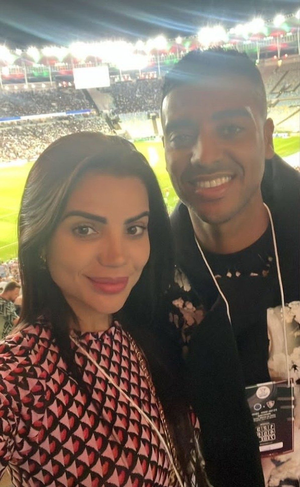 Alan e sua esposa, Thuanny, no Maracanã no jogo Fluminense x Cruzeiro — Foto: Divulgação