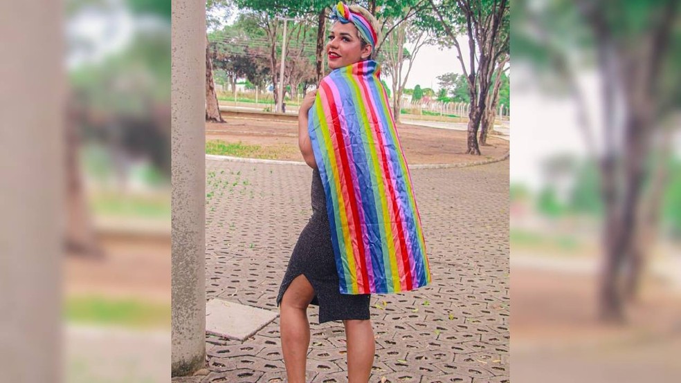 Também ativista LGBTQIA+, Jhully Carla de Sousa trabalha na assistência social de Juazeiro do Norte. — Foto: Arquivo pessoal
