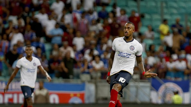 Raul Gustavo pelo Bahia contra o Atlético de Alagoinhas