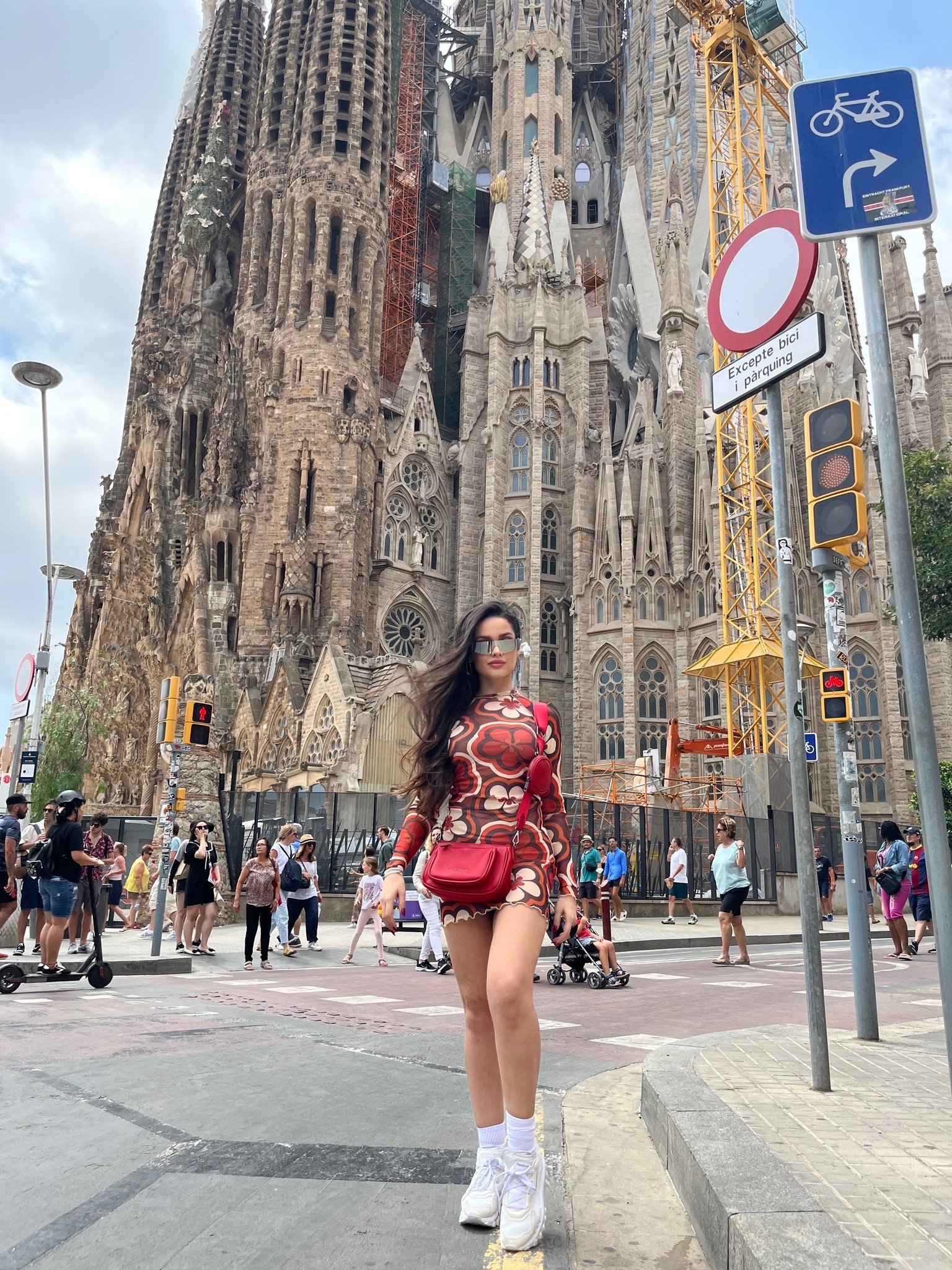 Juliette passeia em Barcelona (Foto: Reprodução / Twitter)