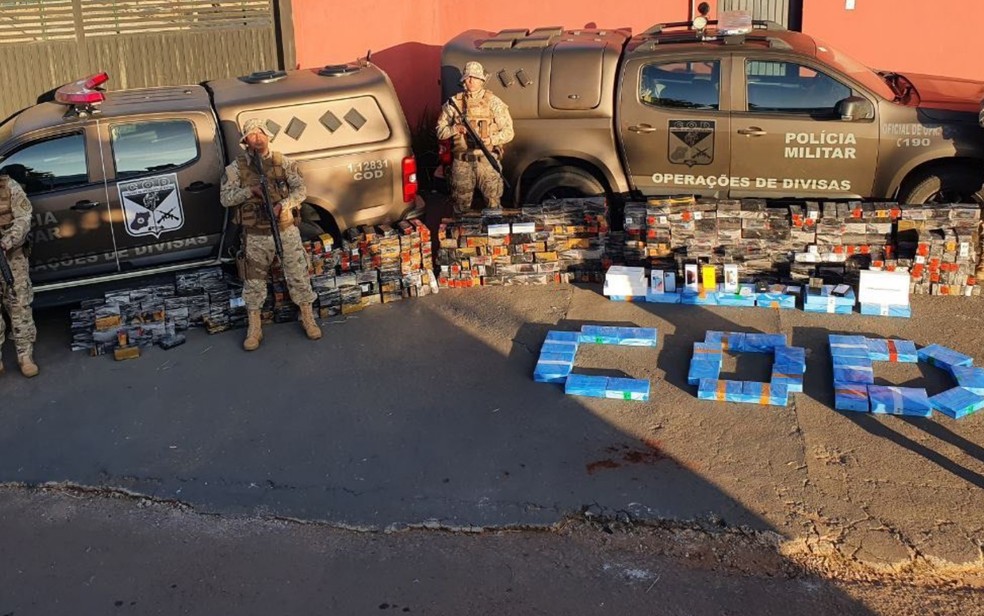 Militares apreenderam 1,1 mil celulares durante revista a caminhão em Anápolis, Goiás — Foto: Reprodução/TV Anhanguera