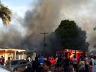 Incêndio destrói casa e atinge dois carros no Centro de Santana, no AP