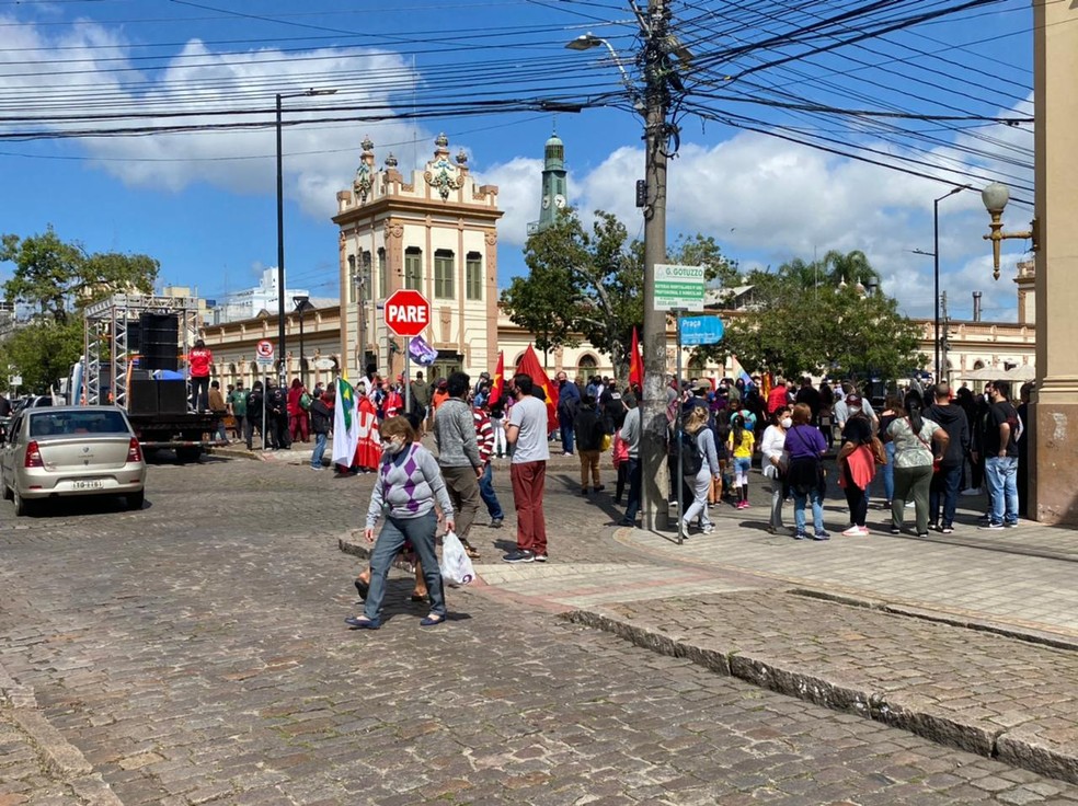 Manifestação contra o presidente Jair Bolsonaro em Pelotas, em 2 de outubro de 2021 — Foto: Arildo Palermo / RBS TV 