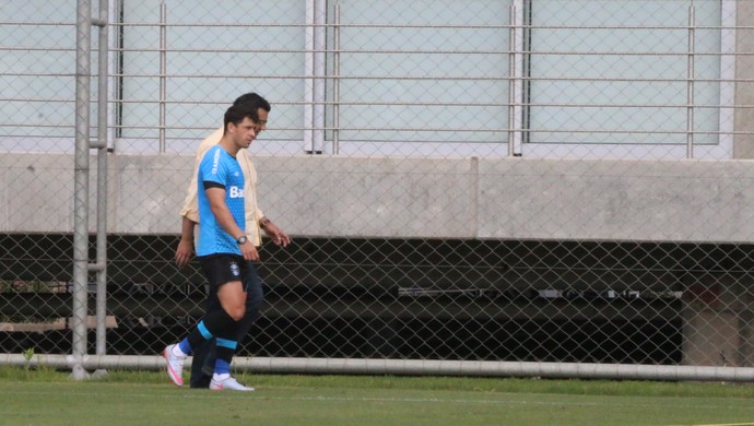 Giuliano deixa treino de finalizações mais cedo; Grohe fica fora pelo 2º dia