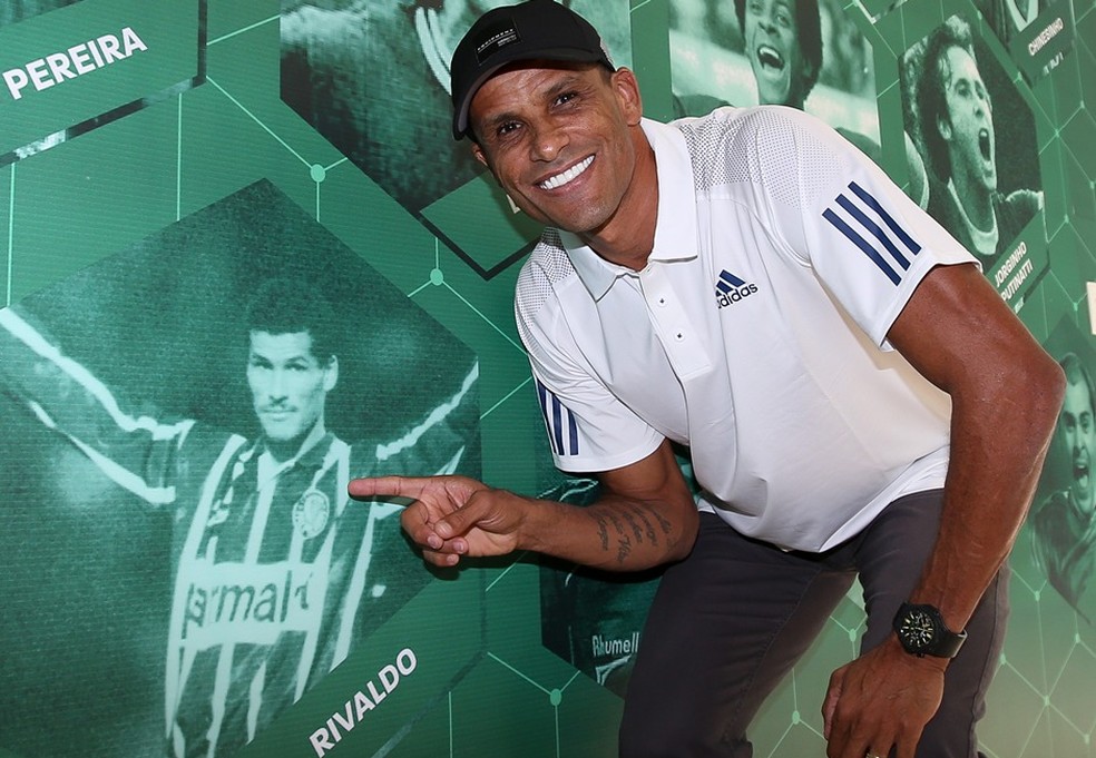 Palmeiras publica vídeo com visita de Rivaldo à Academia de Futebol