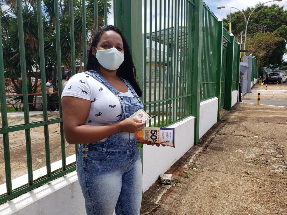 Andressa Kelly, de 21 anos, ficou com medo de se atrasar e perder a prova do Enem digital — Foto: G1 DF