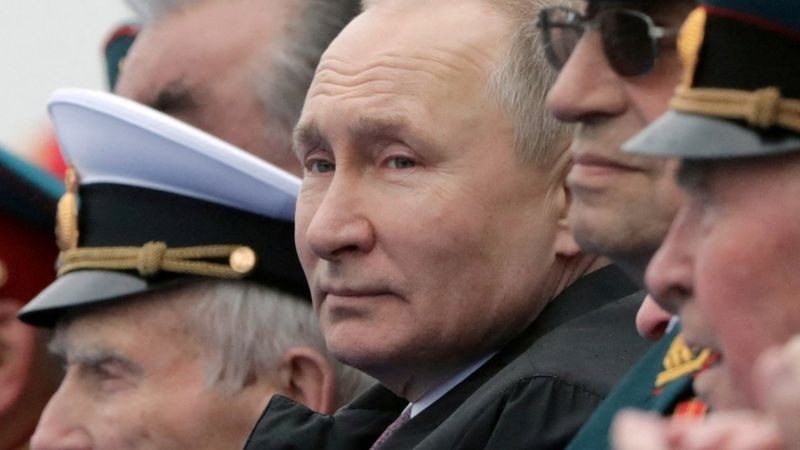 Diplomatas ocidentais estão se recusando a ser explícitos sobre penalidades específicas para manter o Kremlin na dúvida (Foto: Reuters via BBC News)