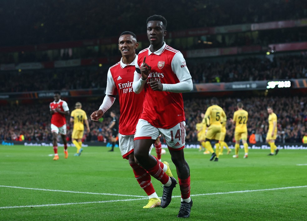 Nketiah comemora gol com Marquinhos em Arsenal x Bodo/Glimt pela Liga Europa  Foto: REUTERS/David Klein