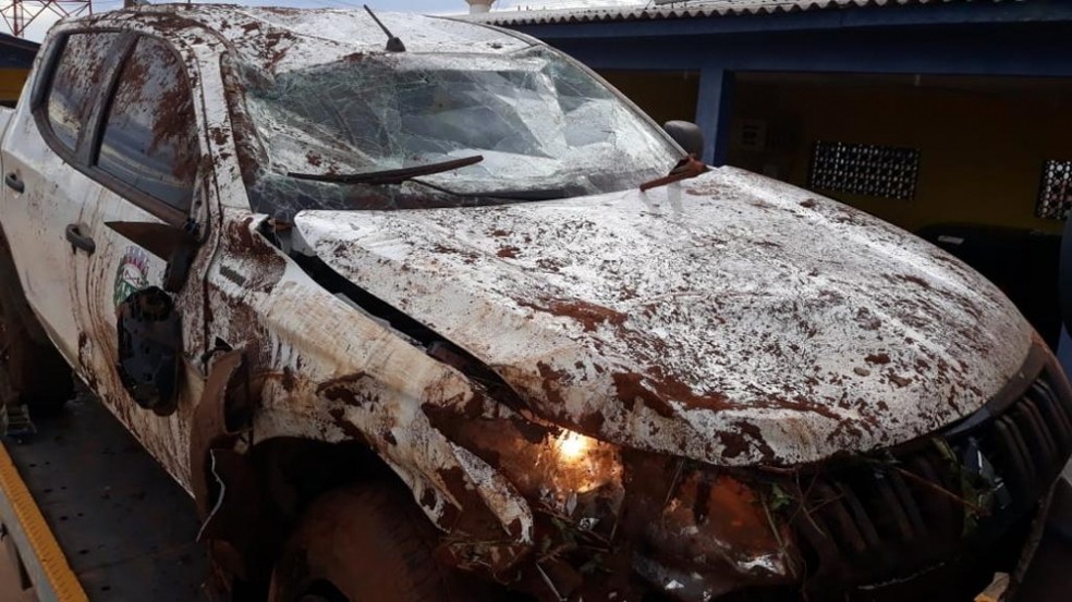 Carro onde o prefeito e o assessor viajavam ficou destruído após acidente na BR-163 — Foto: Divulgação