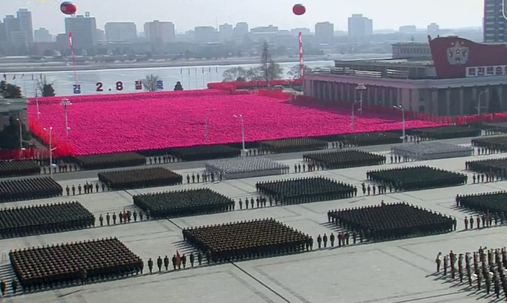 Parada em Pyongyang (Foto: Reuters)