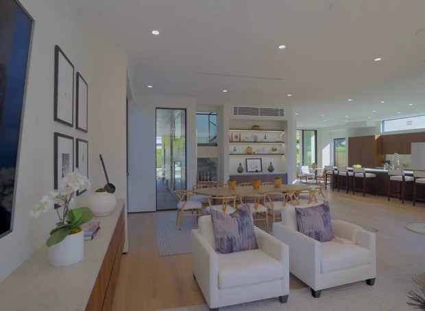 John Legend e Chrissy Teigen compram casa de R$ 27,5 milhões em Los Angeles (Foto: Reprodução/Instagram/YouTube/Illulian Realty)