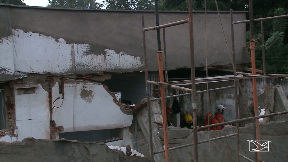 Segundo o Corpo de Bombeiros, as fortes chuvas podem ter contribuído para o desabamento da laje (Foto: Reprodução/TV Mirante)