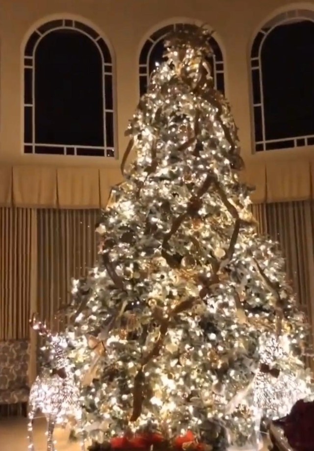 Britney Spears mostra árvore de Natal (Foto: Reprodução/Instagram)