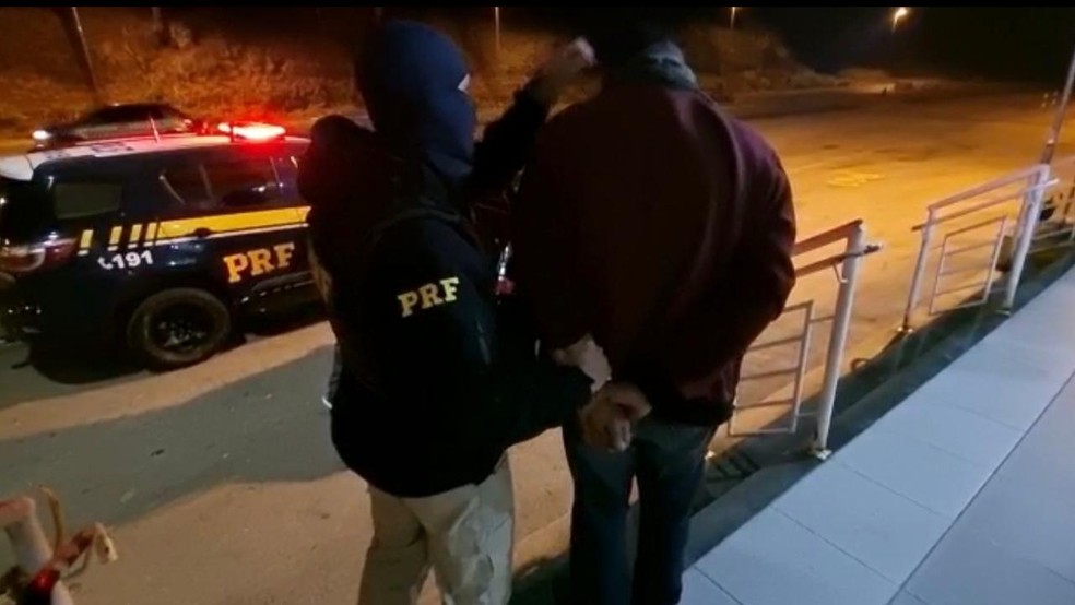Suspeito foi preso em João Monlevade — Foto: PRF / Divulgação