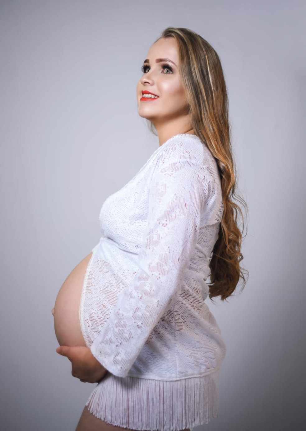 Gisele Leitão, de 27 anos, teve o bebê na enfermaria do hospital de Ubajara — Foto: Arquivo Pessoal