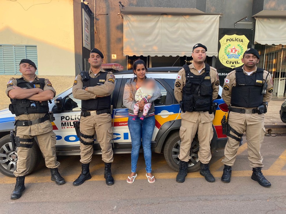 Carro é furtado com bebê de 3 meses dentro. Ela foi salva pela PM em Paracatu — Foto: Polícia Militar/Divulgação