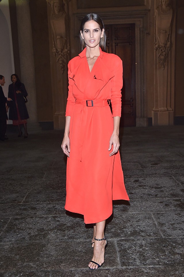 Izabel Goulart brilha em festa da Vogue italiana em Milão (Foto: Getty Images)