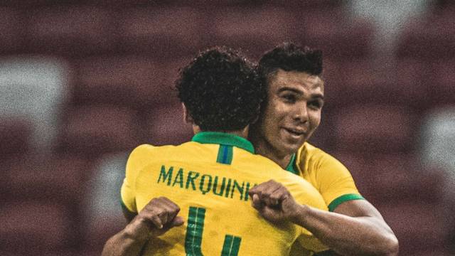 Casemiro e Marquinhos comemoram gol do Brasil
