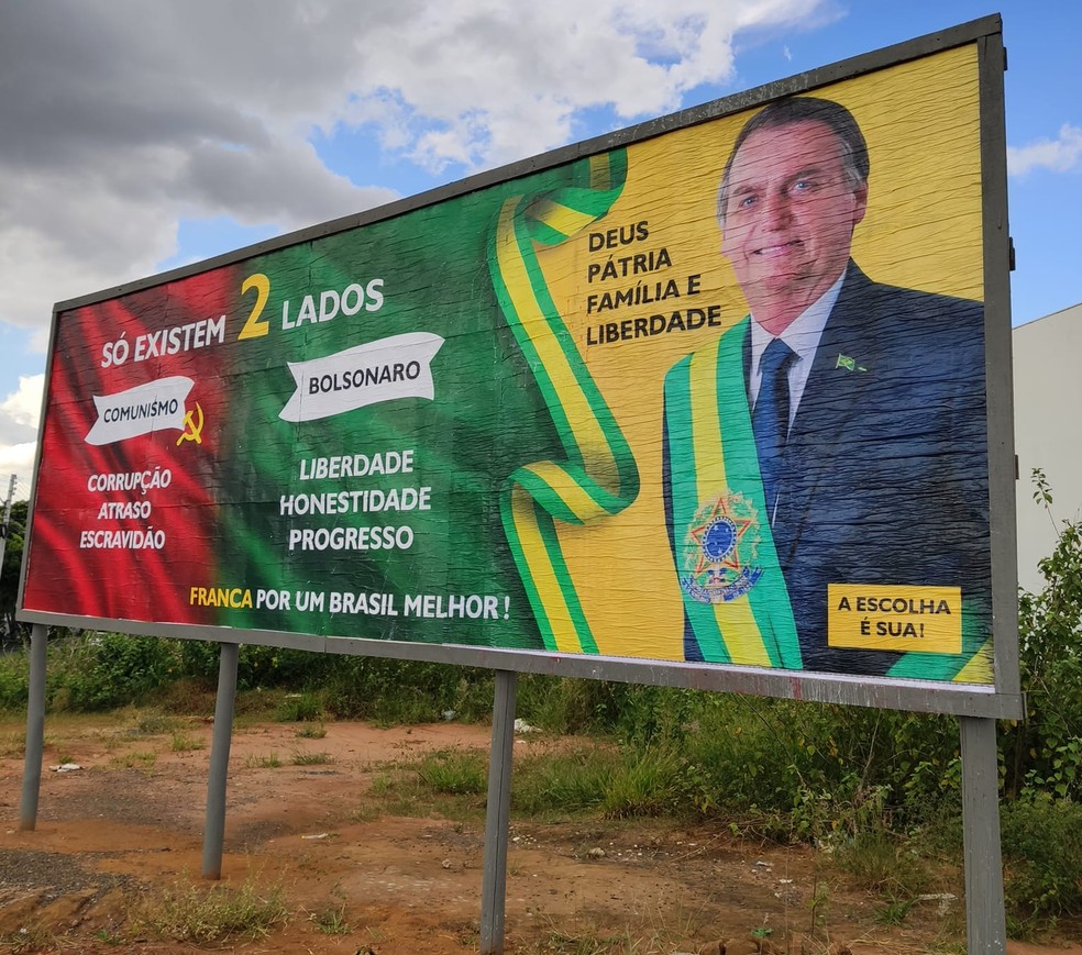 Outdoor pró-Bolsonaro instalado em Franca (SP) — Foto: Reprodução/Redes Sociais