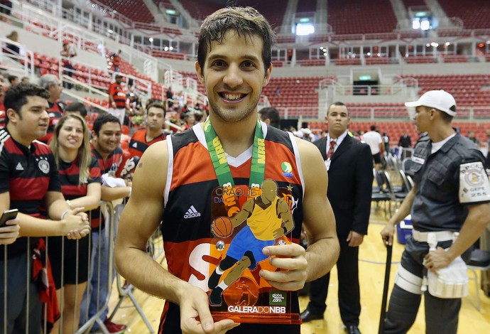 Laprovittola é eleito o craque da galera e se emociona com prêmio inédito