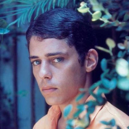 Imagem de 1968 que integra a fotobiografia do compositor, 'Revela-te, Chico', organizada por Augusto Lins Soares  — Foto: Adhemar Veneziano / Adhemar Veneziano