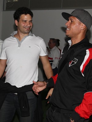 Gustavo Vieira de Oliveira e Luis Fabiano (Foto: Rubens Chiri / saopaulofc.net)