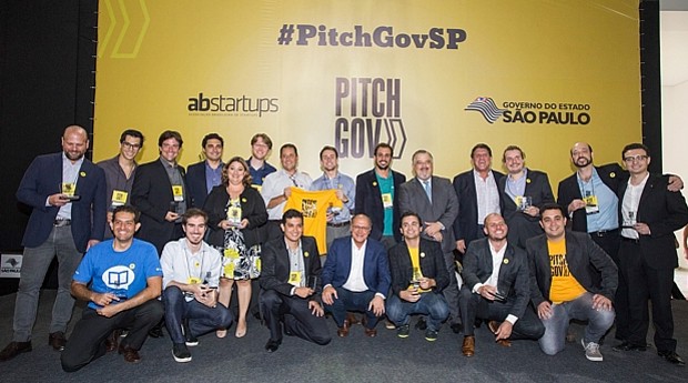 Representantes das 15 startups finalistas do Pitch Gov SP (Foto: Divulgação)