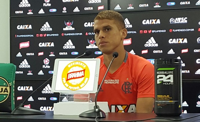 Cuéllar se encanta com o Fla e sua torcida: Vivo um sonho bonito